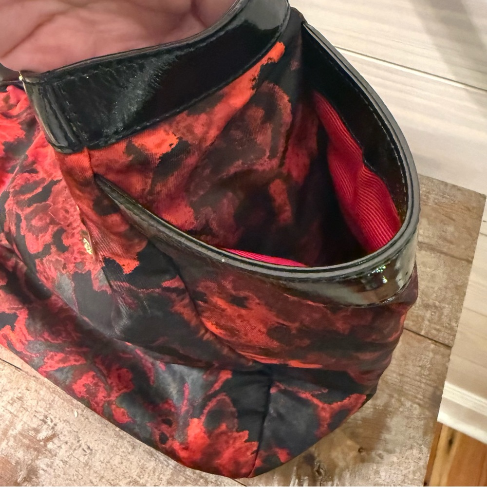 Talbots Black Red Floral Fabric Shoulder Tote Black Faux Patent Leather Trim - Picture 6 of 13